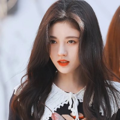 她比烟花寂寞